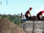 aktivitas-tambang-pasir-di-batu-bali_20150525_101019.jpg