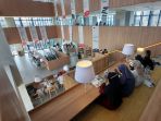 aktivitas-warga-di-perpustakaan-taman-ismail-marzuki_20221025_171640.jpg