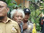 aladdin-tengah-diamankan-petugas.jpg