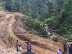 alat-berat-buka-akses-menuju-lokasi-tambang-yang-longsor.jpg