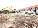 alat-berat-ratakan-pasar-ikan-penjaringan_20160420_105805.jpg