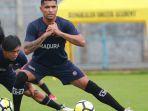 alberto-goncalves-penyerang-madura-united.jpg