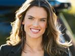 alessandra-ambrosio-tampak-segar_20151204_183226.jpg