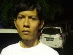 alex-dan-beserta-mobil-agya-putih-yang-hendak-dia-jual_20171015_145504.jpg