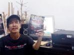 alex-palit-perkenalkan-buku-sejarah-festival-rock-se-indonesia-log-zhelebour.jpg