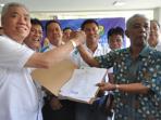 alex-tirta-kembalikan-formulirwiranto_20161026_161131.jpg