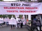 aliansi-ikm-dan-masyarakat-tekstil-indonesia-geruduk-gedung-dprd_20240705_201518.jpg