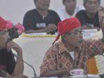 aliansi-penjaga-danau-poso-saat-menghadiri-rapat-dengar-pendapat-di-kantor-dprd.jpg
