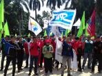 aliansi-serikat-buruh-unjuk-rasa_1_20151113_105622.jpg