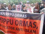 aliansi-umat-islam-bersatu-tolak-perppu-tentang-ormas_20170716_112806.jpg
