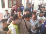 aliong-dikejar-massa_20170405_134257.jpg
