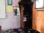 almari-buku-yang-hangus-karena-terbakar-karanganyar-senin-2352016_20160523_134056.jpg