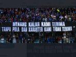 almeidaout-spanduk-aremania-buat-pelatih-arema-fc.jpg