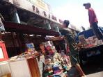 alquran-di-pasar-johar-tetap-utuh-tak-terbakar_20150512_141101.jpg
