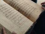 alquran-tertua-di-majalengka-sebuah-alquran-yang-kini-tersimpan-rapih-di-rumah.jpg