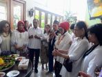 alumni-sriwijaya-rantauan-syukuran-pontong-tumpeng_20190428_160853.jpg