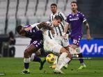 alvaro-morata-berduel-dengan-pemain-lawan-di-laga-juventus-vs-fiorentina.jpg