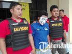 am-satreskrim-polretabes-surabaya-karena-kasus-prostitusi-online-layanan-seks-threesome_20180124_120712.jpg