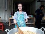 amanda-jualan-tahu-katanya-cakep.jpg