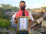 amar-hawari-18-remaja-tebing-tinggi-riau-selamatkan-bendera-merah-putih.jpg