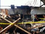 amat-bakar-kios-ban-karena-dapat-bisikan-gaib_20160819_172856.jpg