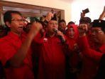 ambil-formulir-pendaftaran-pilwali-di-pdip-surabaya-whisnu-sakti-kesolidan-kader-bawa-kemenangan.jpg