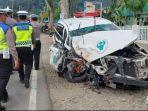 ambulans-tabrak-pohon.jpg