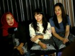 amel-carla-terjebak-kudeta-turki-di-bandara_20160718_114441.jpg