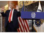 amerika-serikat-donald-trump-mengangkat-tangannya.jpg