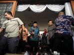 amien-rais-gelar-konpers-terkait-dana-korupsi-alkes_20170602_154652.jpg