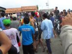 amuk-massa-di-brebes-salah-sasaran-dikira-penculik-bayi-ternyata-pelamar-kerja_20170302_161152.jpg
