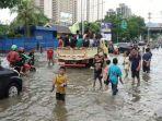 anak-anak-bermain-banjir.jpg