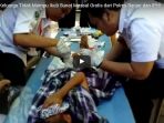 anak-anak-keluarga-tidak-mampu-ikuti-sunat-massal-gratis-dari-polres-banjar-dan-iphi_20170712_115346.jpg