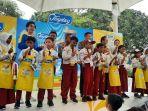 anak-anak-makan-es-krim-di-dunia-fantasi-ancol.jpg
