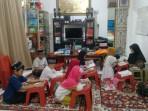anak-belajar-mengaji-di-rumah-tokoh-Amir-Biki-korban-tragedi-peristiwa-Tanjung-Priok-1984.jpg