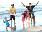 anak-bermain-dengan-orangtua_20150322_165153.jpg