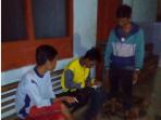 anak-buah-kapal-yang-terdampar-di-pantai-baron-gunungkidul-dan-diamankan-petugas_20160625_215835.jpg
