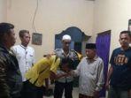 anak-lempar-ayahnya.jpg