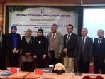 anak-tukang-becak-sukses-raih-gelar-doktor.jpg