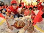 anak-yatim-belajar-membuat-pizza_20151124_183236.jpg
