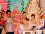 anang-dan-ashanty-rayakan-ulang-tahun-arsy-yang-pertama_20151218_014640.jpg