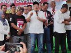 anas-urbaningrum-saat-berorasi-di-depan-sahabatnya.jpg