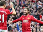 ander-herrera-dan-pencetak-gol-bagi-manchester-united-juan-mata_20161119_212027.jpg