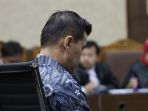 andi-narogong-jalani-sidang-perdana-korupsi-e-ktp_20170814_183529.jpg