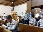 andi-narogong-saat-memasuki-pengadilan-tipikor-jakarta_20180122_210904.jpg