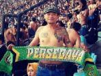 andie-peci-mengajak-suporter-persebaya-surabaya-untuk-menghormati-para-korban.jpg