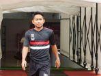 andik-vermansah-saat-berada-di-stadion-gbt-surabaya-selasa-242019.jpg