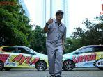 andre-taulany-saat-berada-di-program-unboxing-car-untuk-mengulas-daihatsu-new-ayla1.jpg