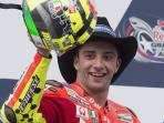andrea-iannone-angkathelm_20160422_201317.jpg