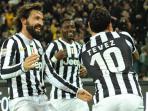 andrea-pirlo-dan-carlos-tevez_20150115_043925.jpg